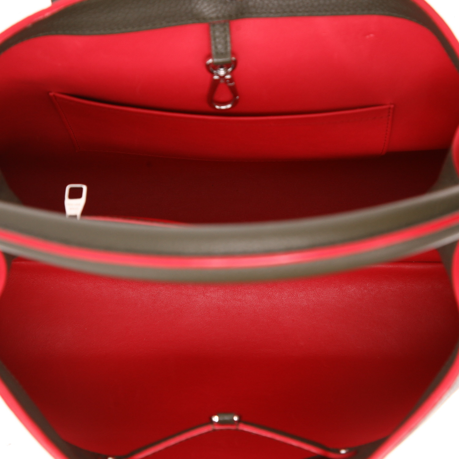 Borsa Louis Vuitton  Capucines in pelle taurillon clemence verde kaki - Detail D3