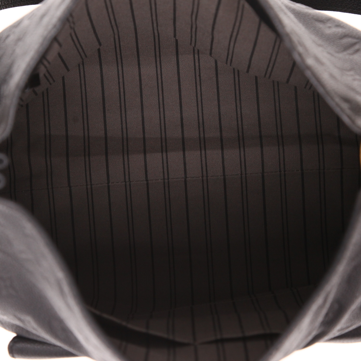 Sac à main Louis Vuitton  Metis Hobo en cuir monogram empreinte noir - Detail D3