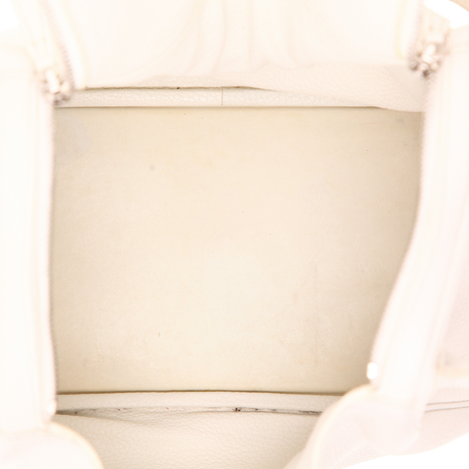 Bolso de mano Hermès  Lindy 30 cm en cuero togo blanco - Detail D3