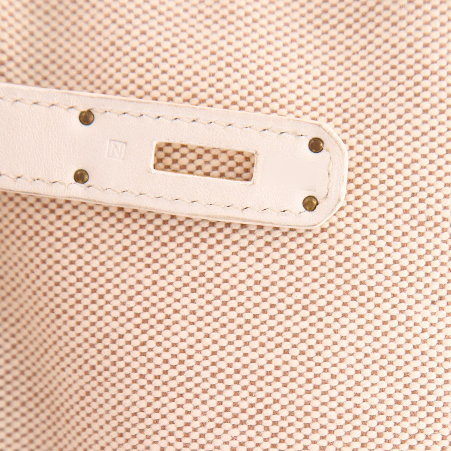 Sac à main Hermès  Birkin 35 cm en cuir blanc et toile beige - Detail D4