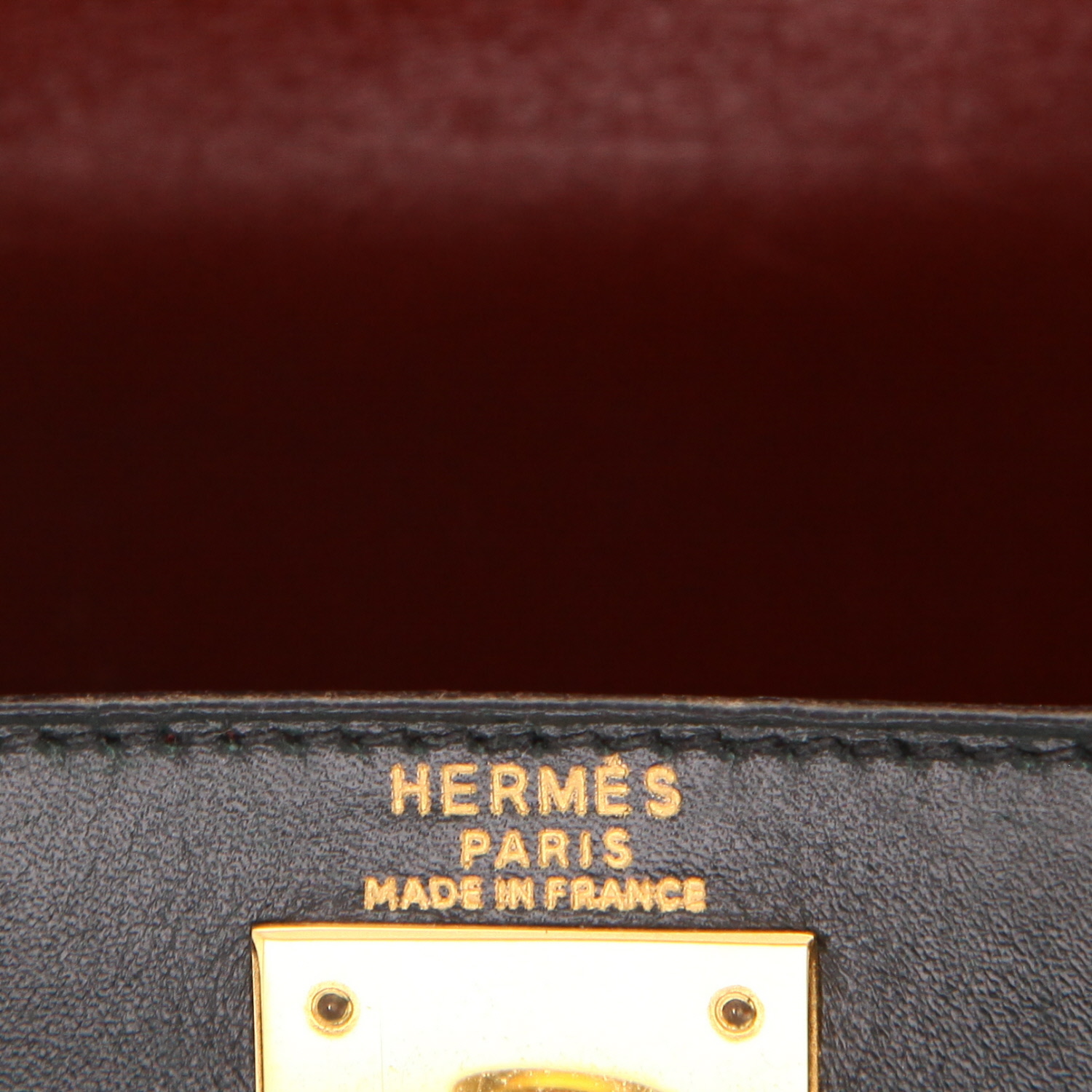 Hermès  Kelly 28 cm handbag  in green, navy blue and red box leather - Detail D2