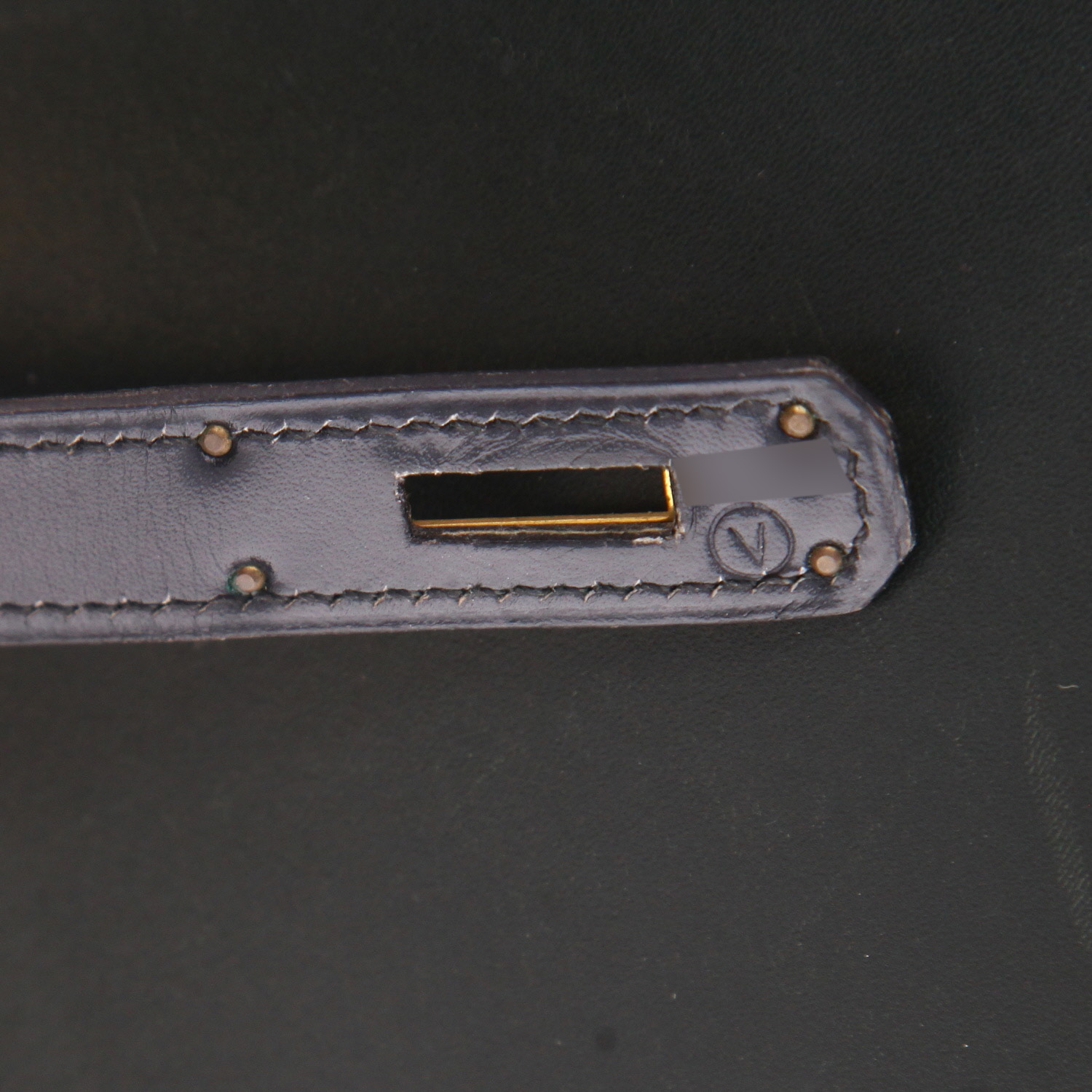 Bolso de mano Hermès  Kelly 28 cm en cuero box verde azul marino y rojo - Detail D4