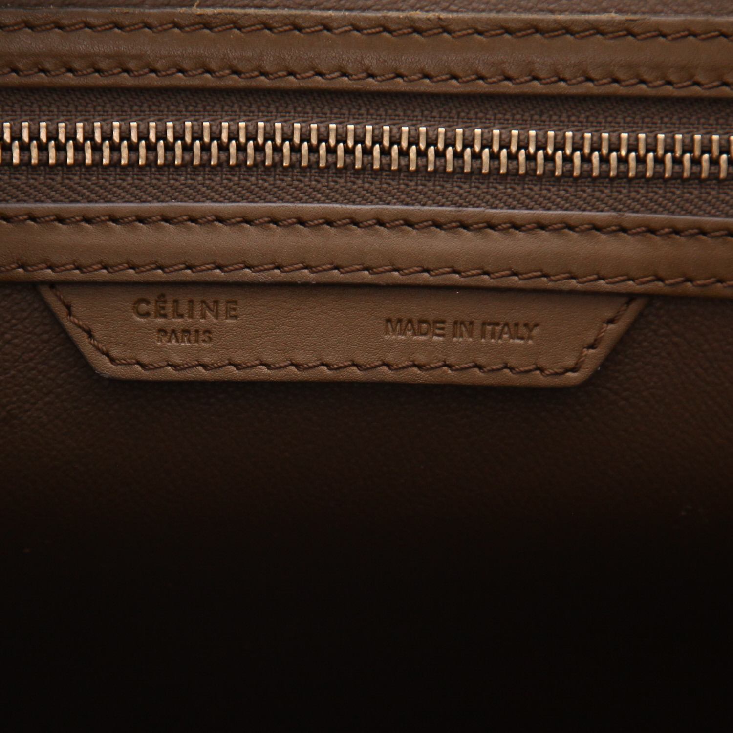 Celine  Luggage Micro handbag  in brown, off-white and black tricolor  leather - Detail D2