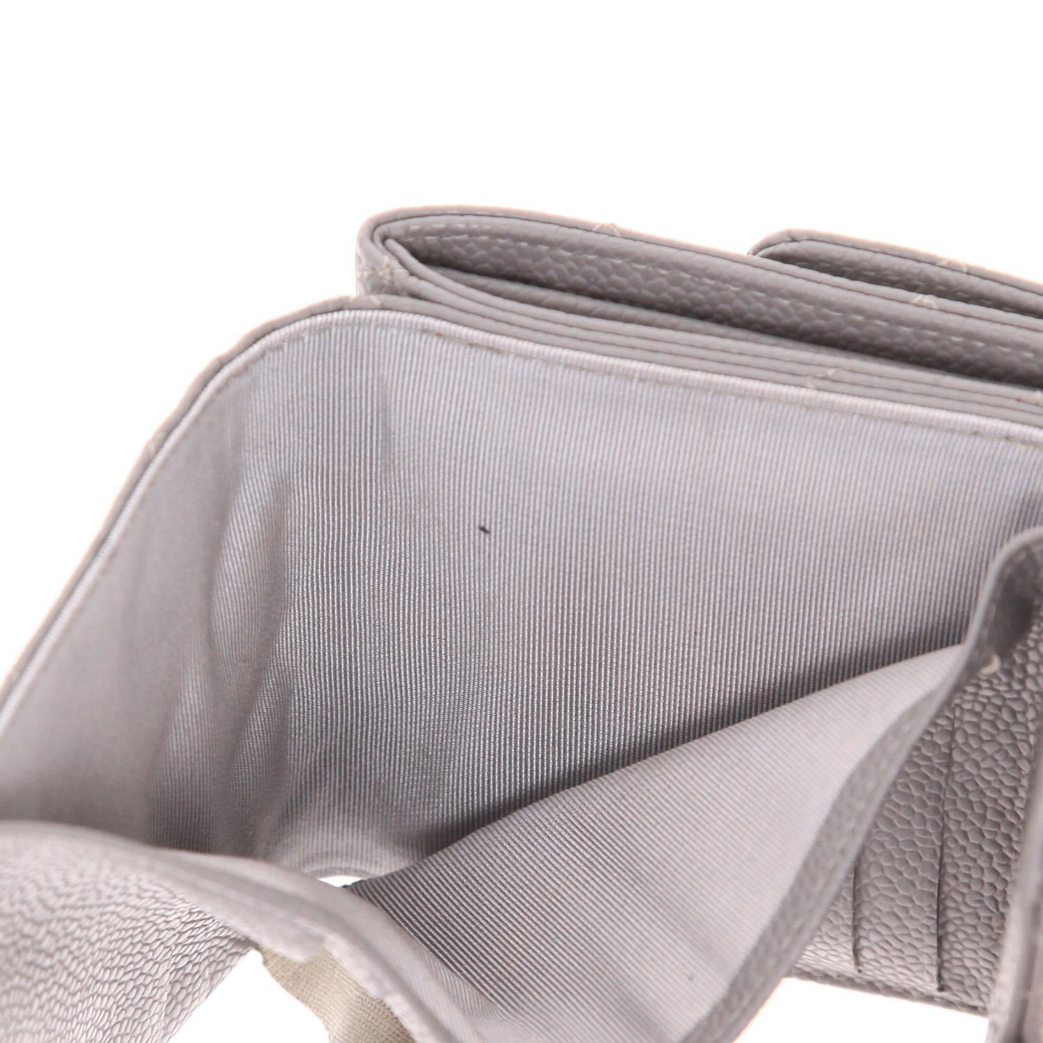 Portafogli Chanel  Classic Wallet modello piccolo  in pelle martellata e trapuntata grigia - Detail D4
