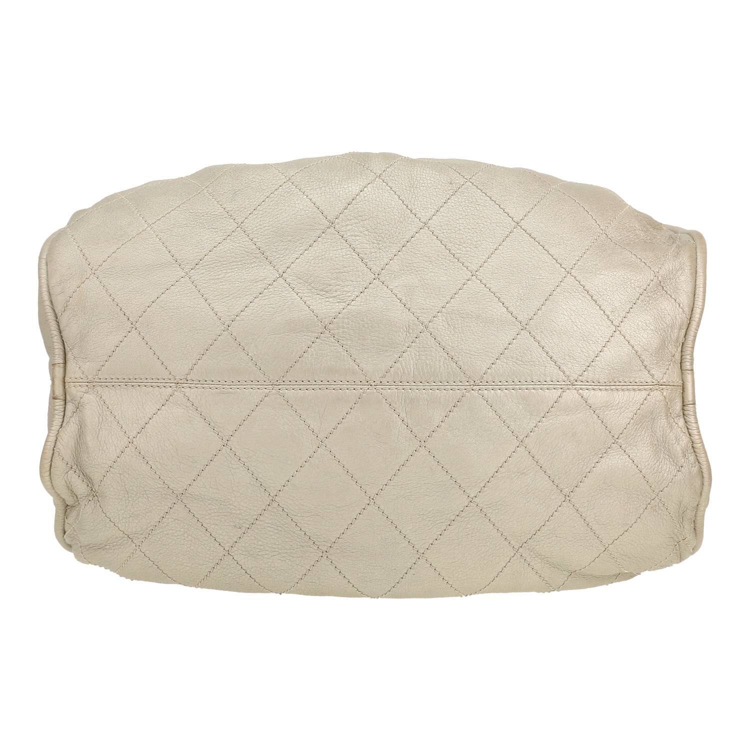 Bolso de mano Chanel   en cuero acolchado plateado - Detail D1