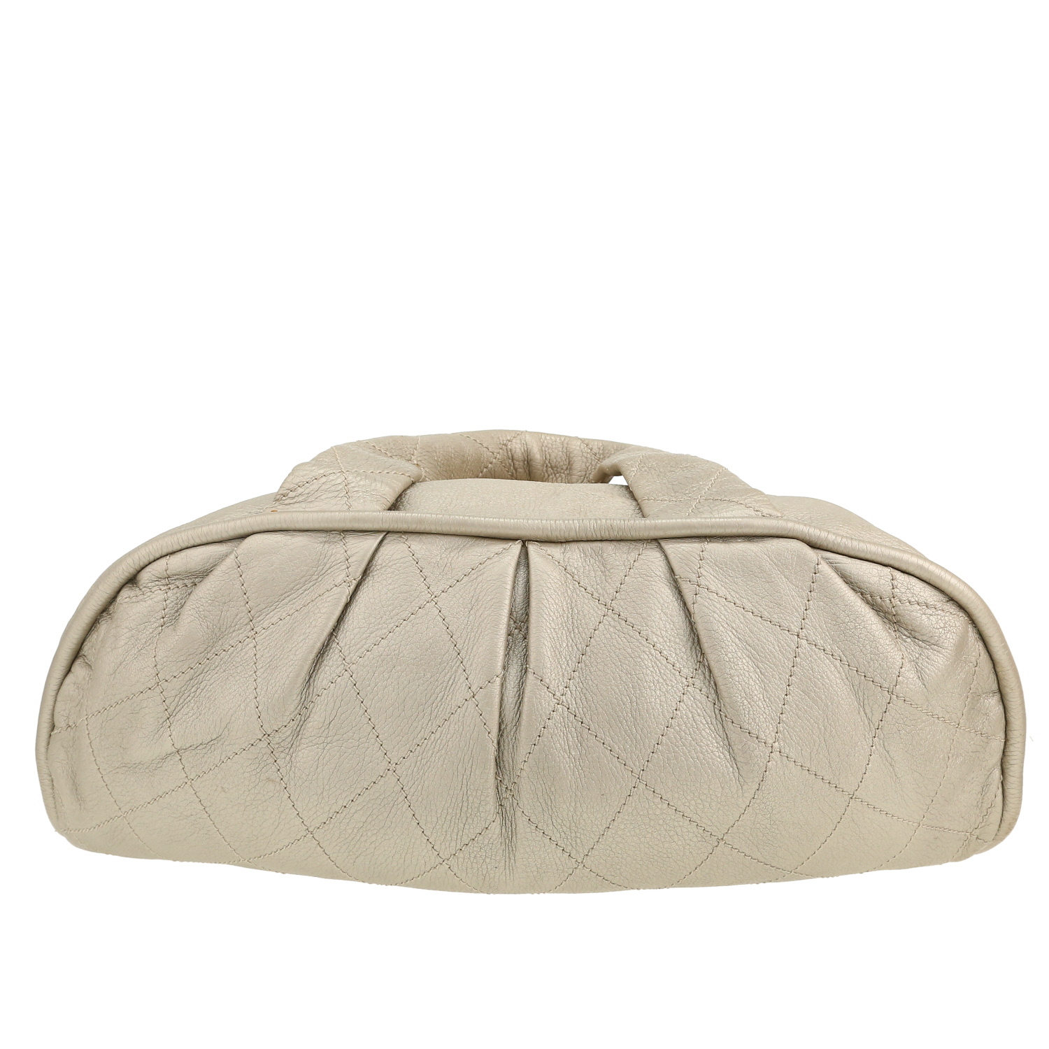 Sac à main Chanel   en cuir matelassé argenté - Detail D4