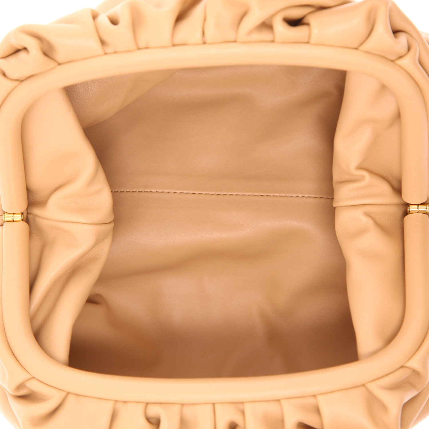 Pochette Bottega Veneta Pouch in pelle beige - Detail D3