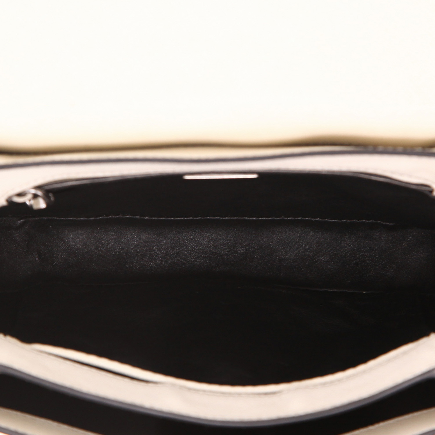 Sac à main Prada   en cuir saffiano blanc - Detail D3