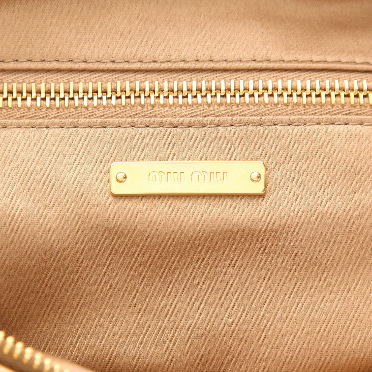 Bolso para llevar al hombro Miu Miu   en cuero dorado - Detail D2