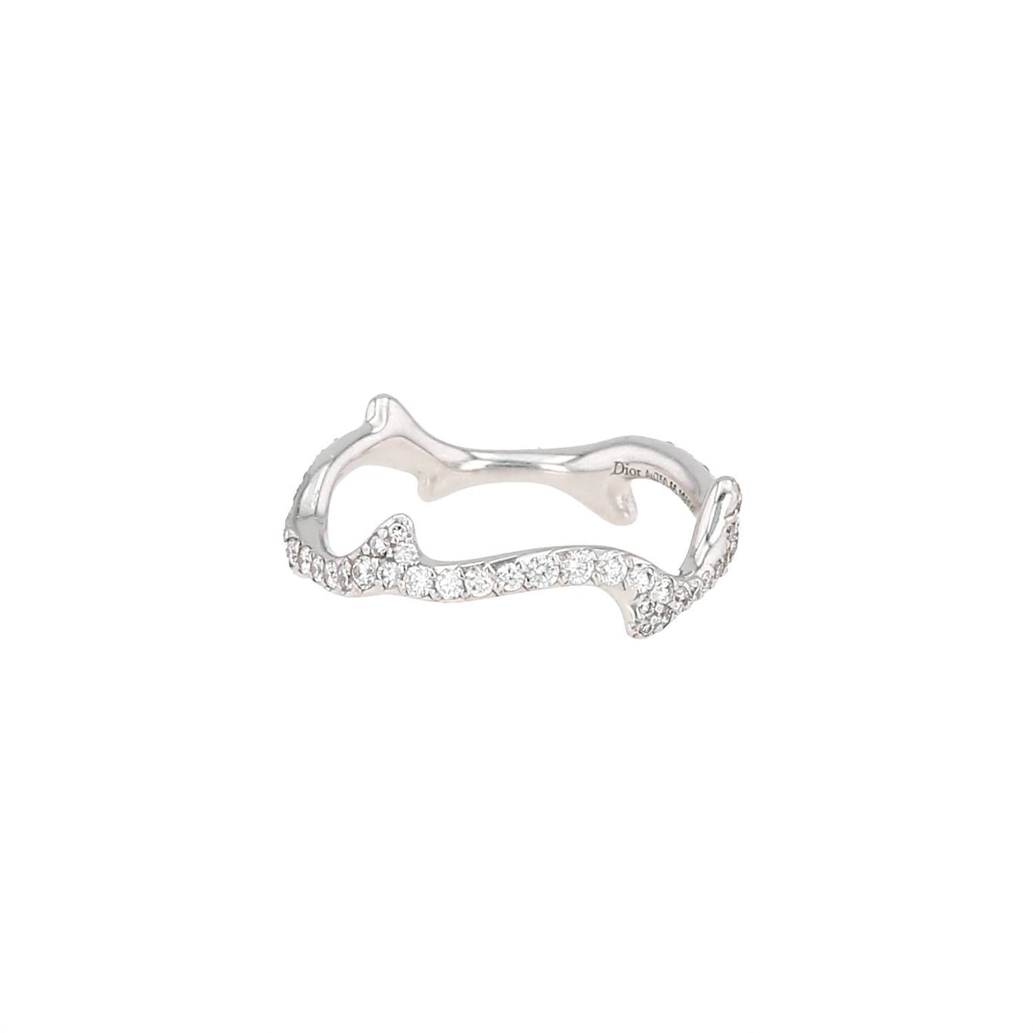 Sortija Dior Bois de Rose de oro blanco y diamantes