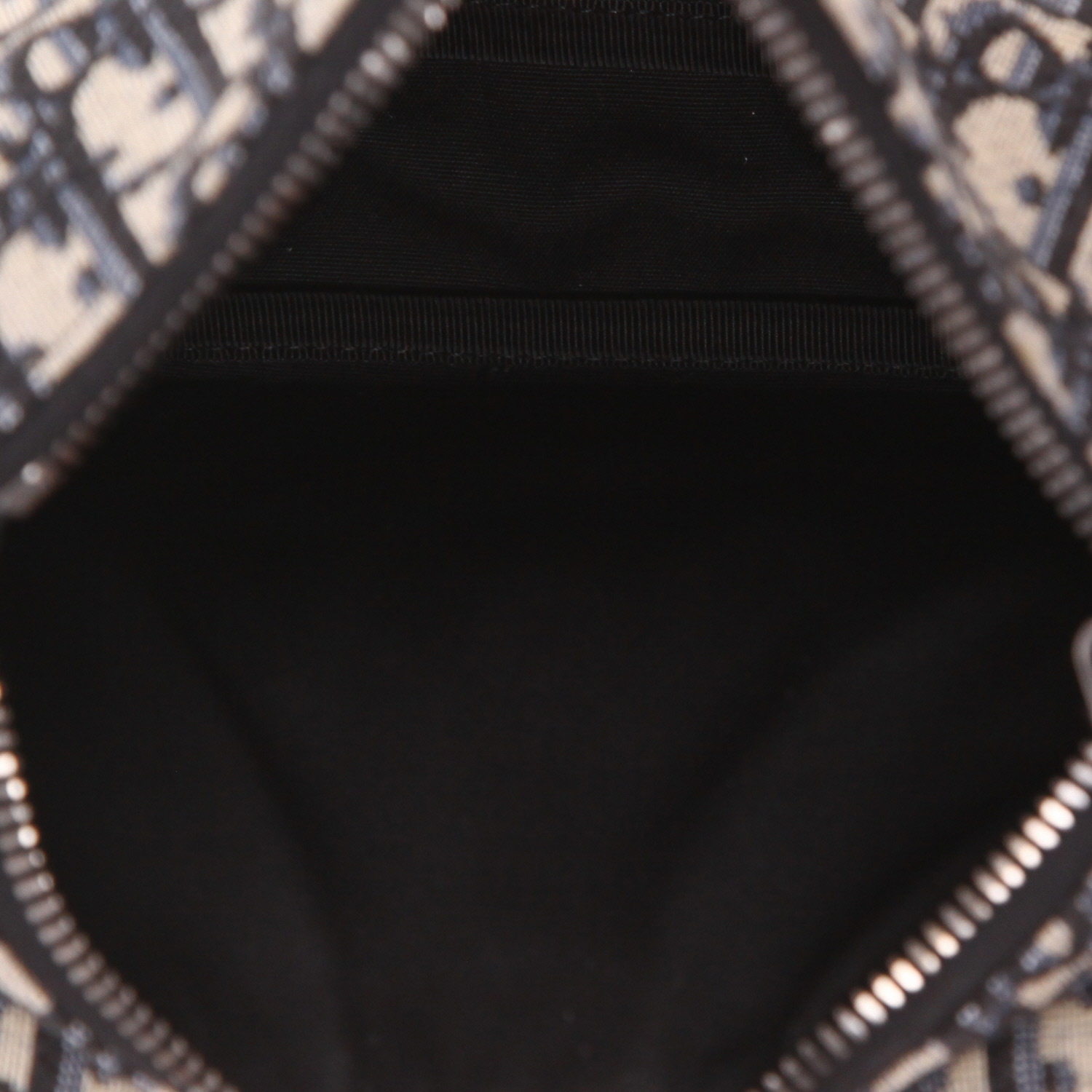 Sac bandoulière Dior 8 en toile monogram Oblique bleue et cuir noir - Detail D3