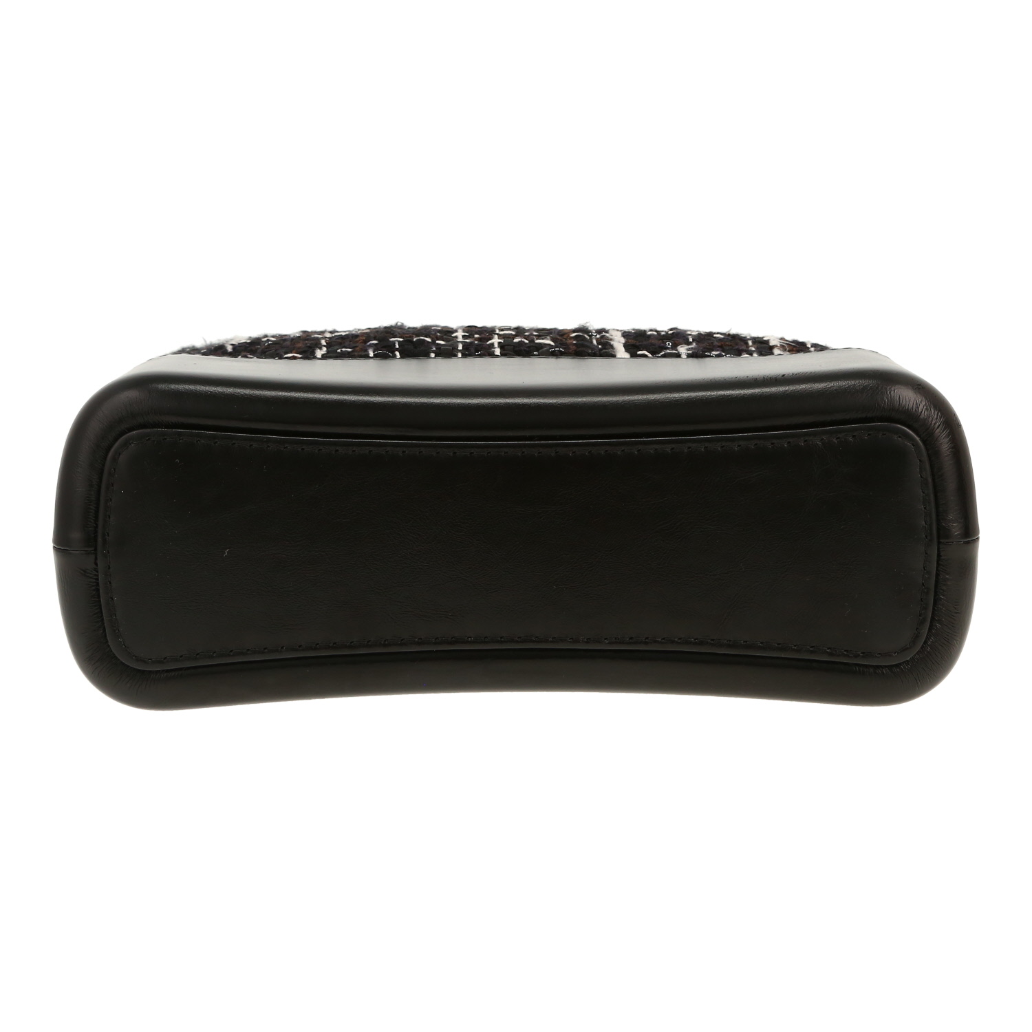 Chanel Gabrielle shoulder bag in black and white tweed and black leather - Detail D1
