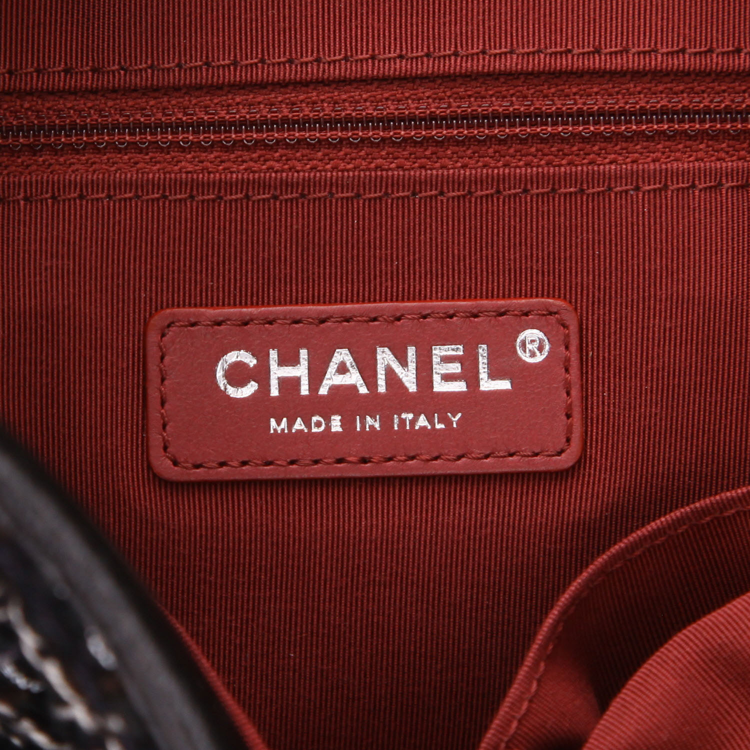 Sac bandoulière Chanel  Gabrielle  en tweed noir et blanc et cuir noir - Detail D2