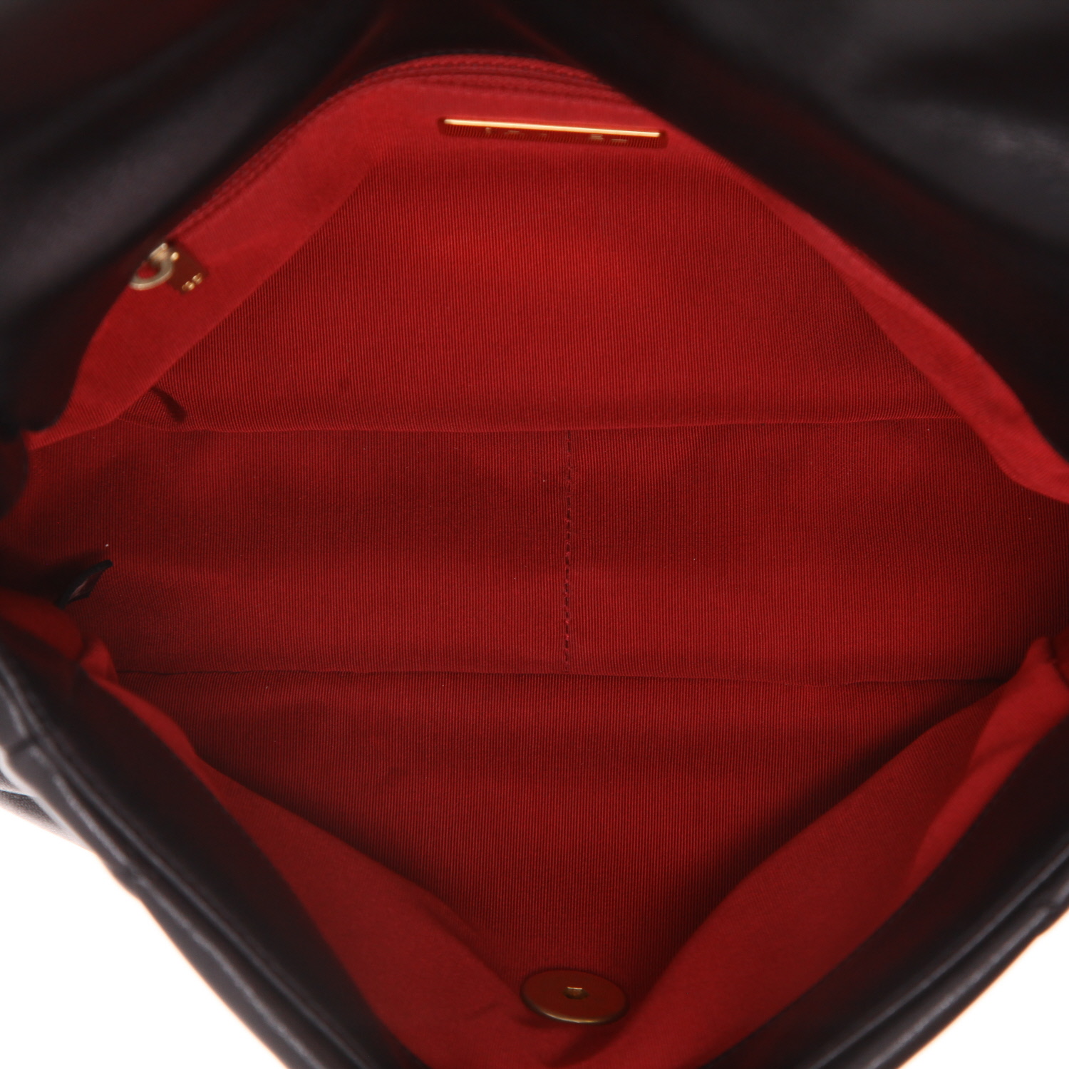 Sac bandoulière Chanel  19 en cuir matelassé noir - Detail D3