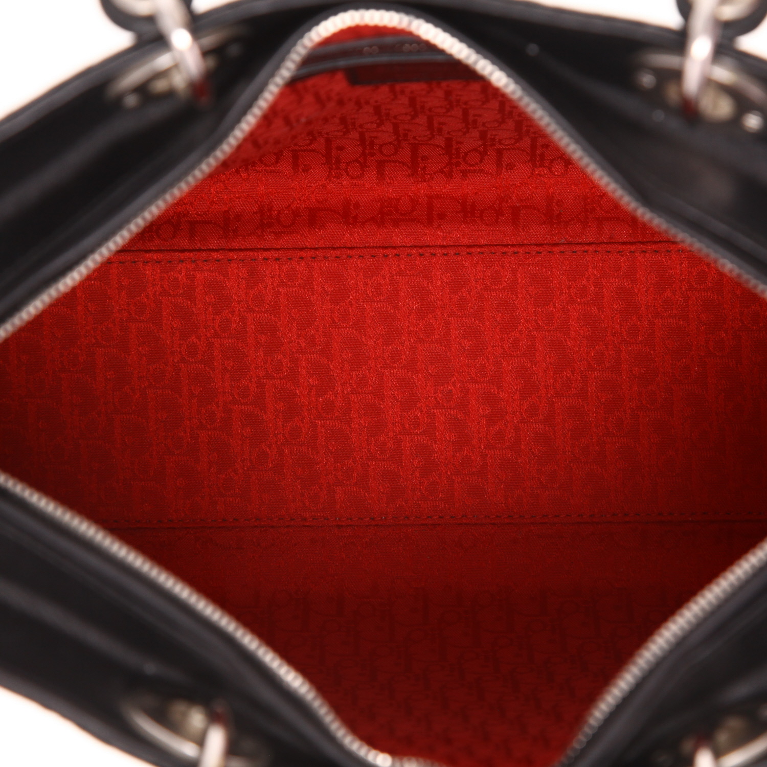 Sac à main Dior  Lady Dior en cuir cannage noir - Detail D3