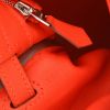 Sac à main Hermès  Kelly 25 cm en cuir Swift orange - Detail D4 thumbnail