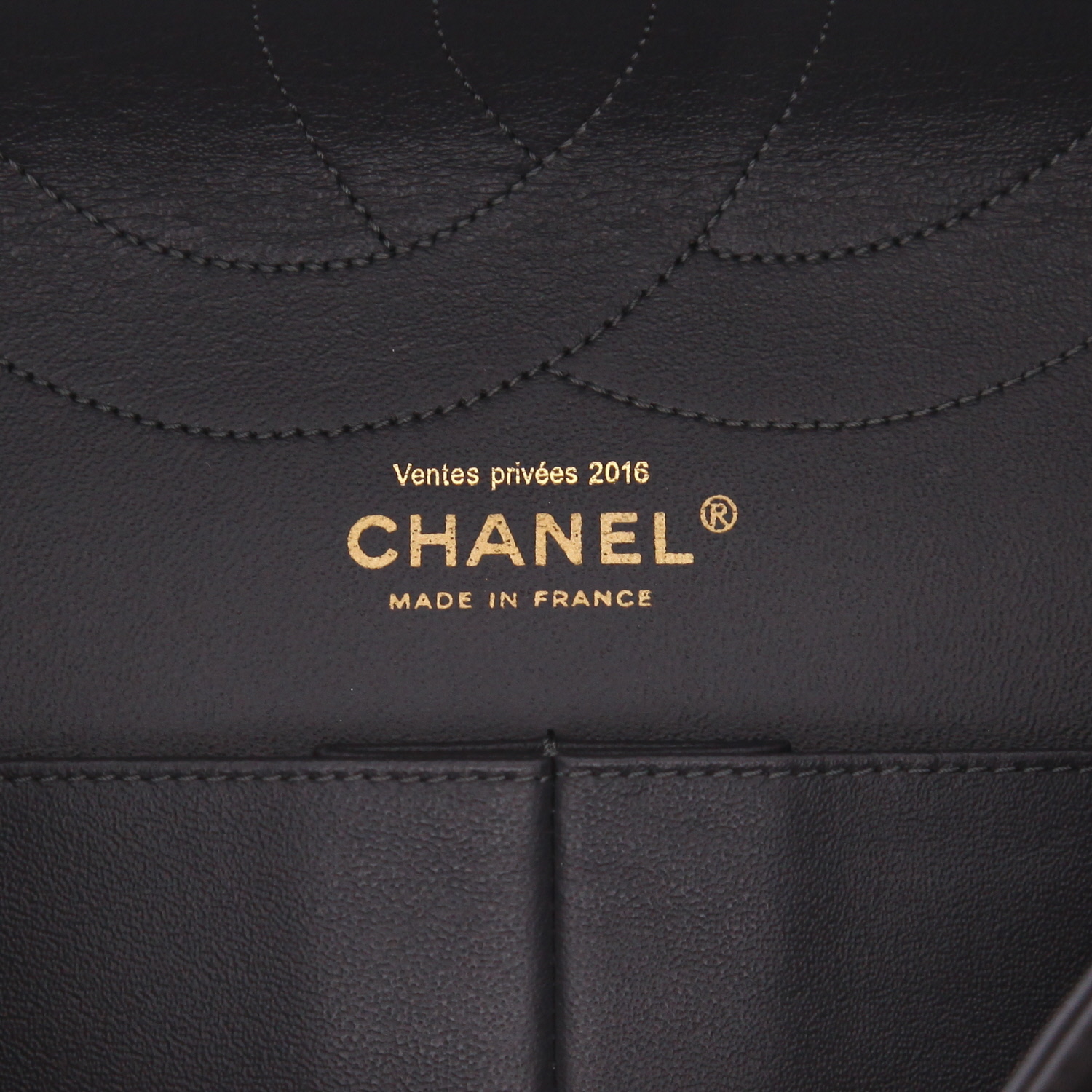 Borsa a tracolla Chanel 2.55 in pelle trapuntata grigia - Detail D2
