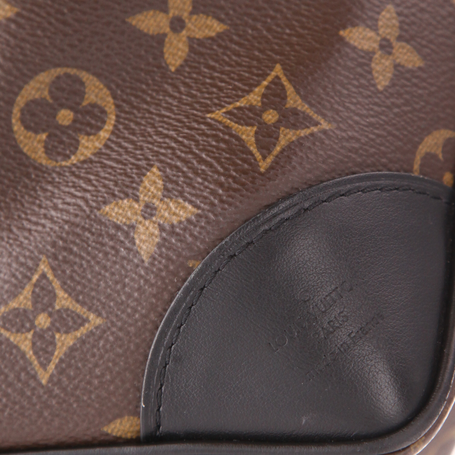 Bolso bandolera Louis Vuitton  Odeon en lona Monogram marrón y cuero negro - Detail D2