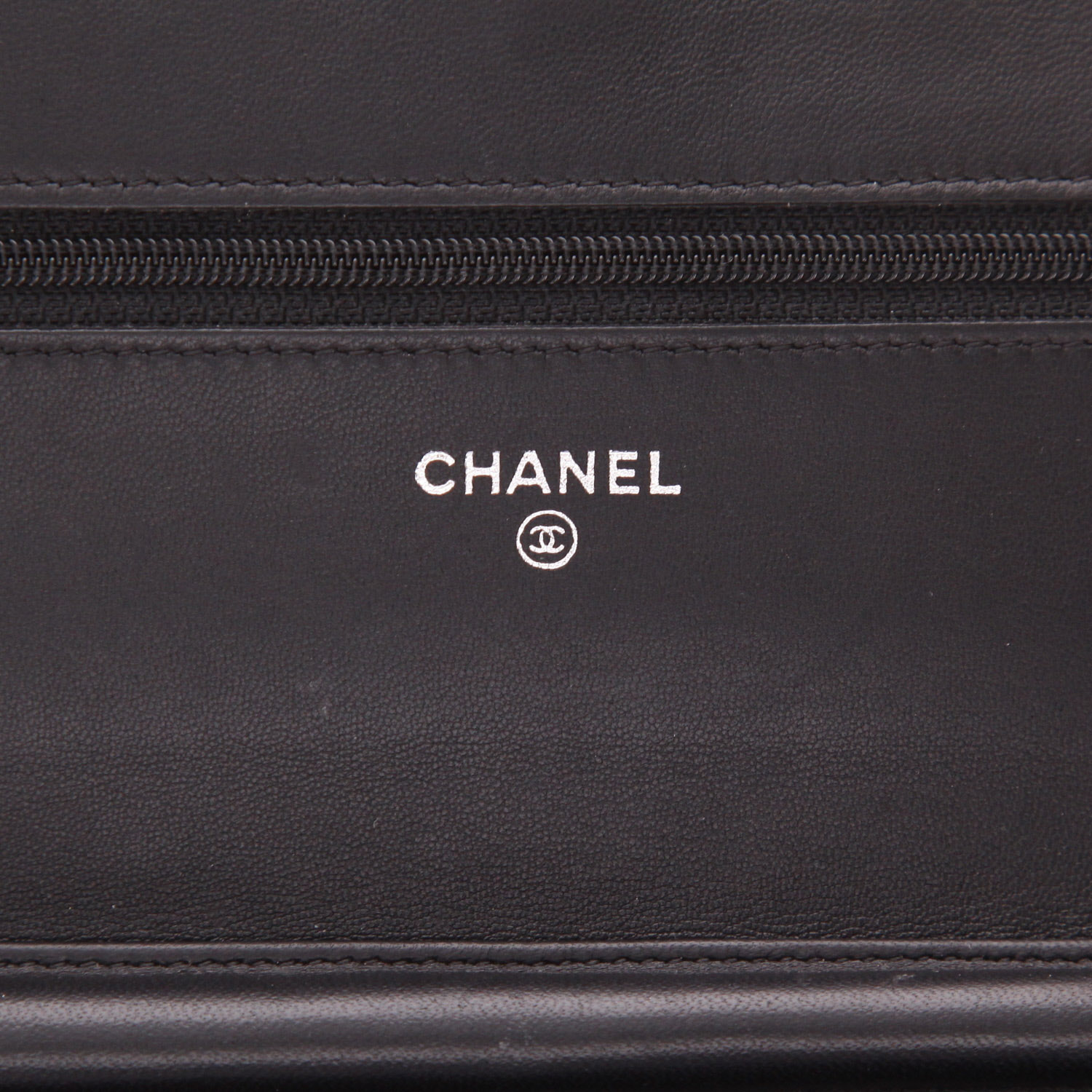 Chanel  Wallet on Chain shoulder bag  in black quilted leather - Detail D2