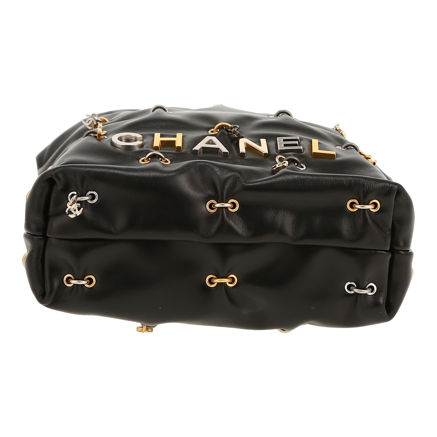Sac bandoulière Chanel  22 mini  en cuir noir - Detail D1