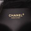 Chanel  22 mini  shoulder bag  in black leather - Detail D2 thumbnail