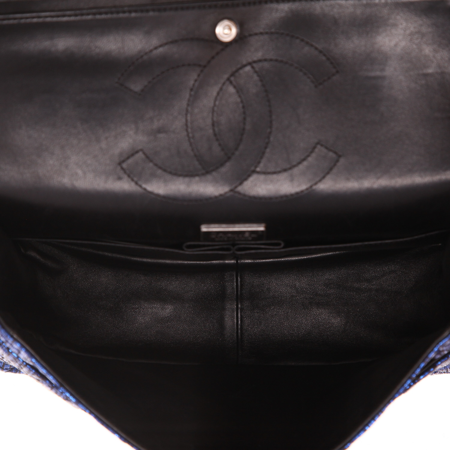 Bolso de mano Chanel 2.55 en piel de pitón azul metálico - Detail D3