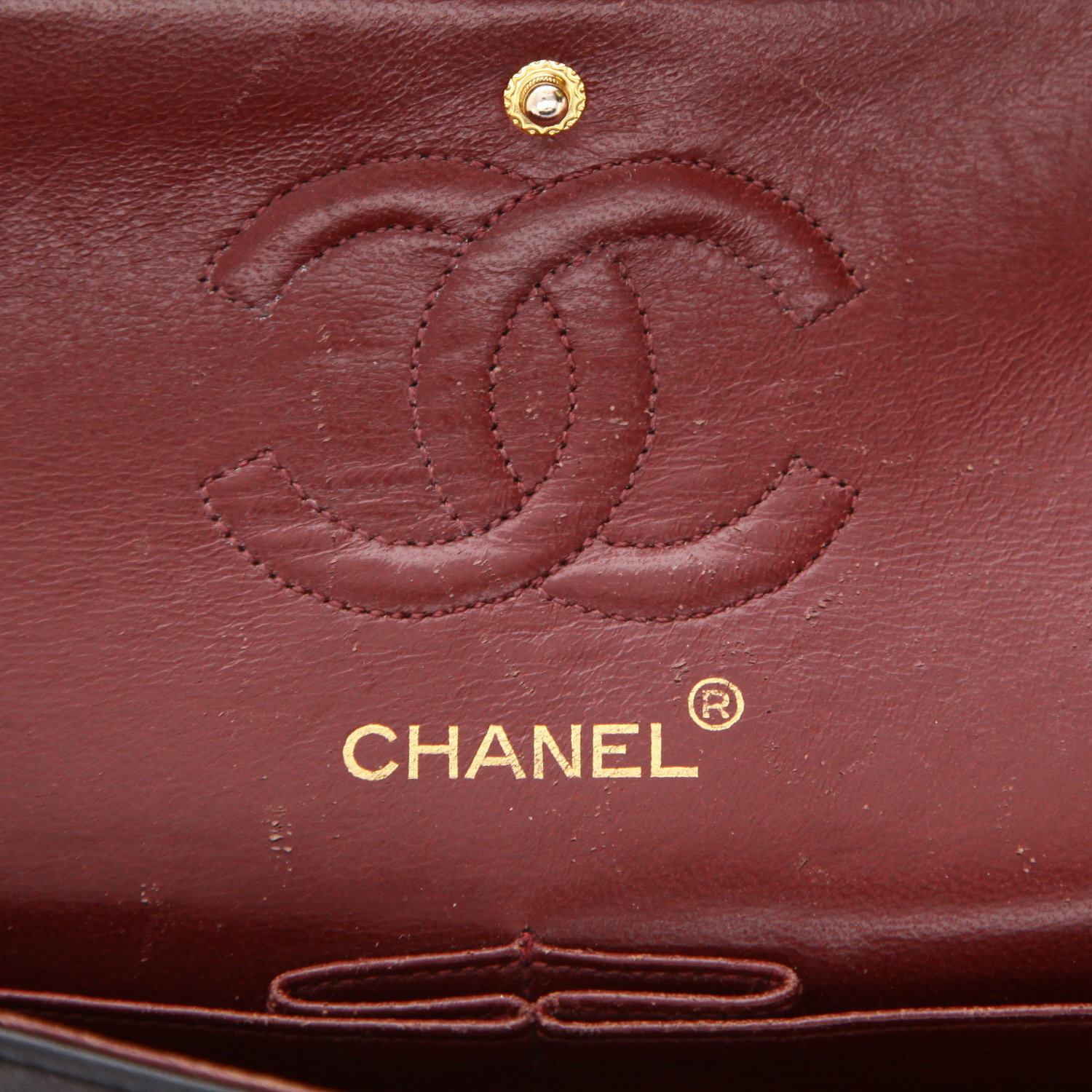 Bolso de mano Chanel  Timeless Petit en cuero acolchado negro - Detail D2