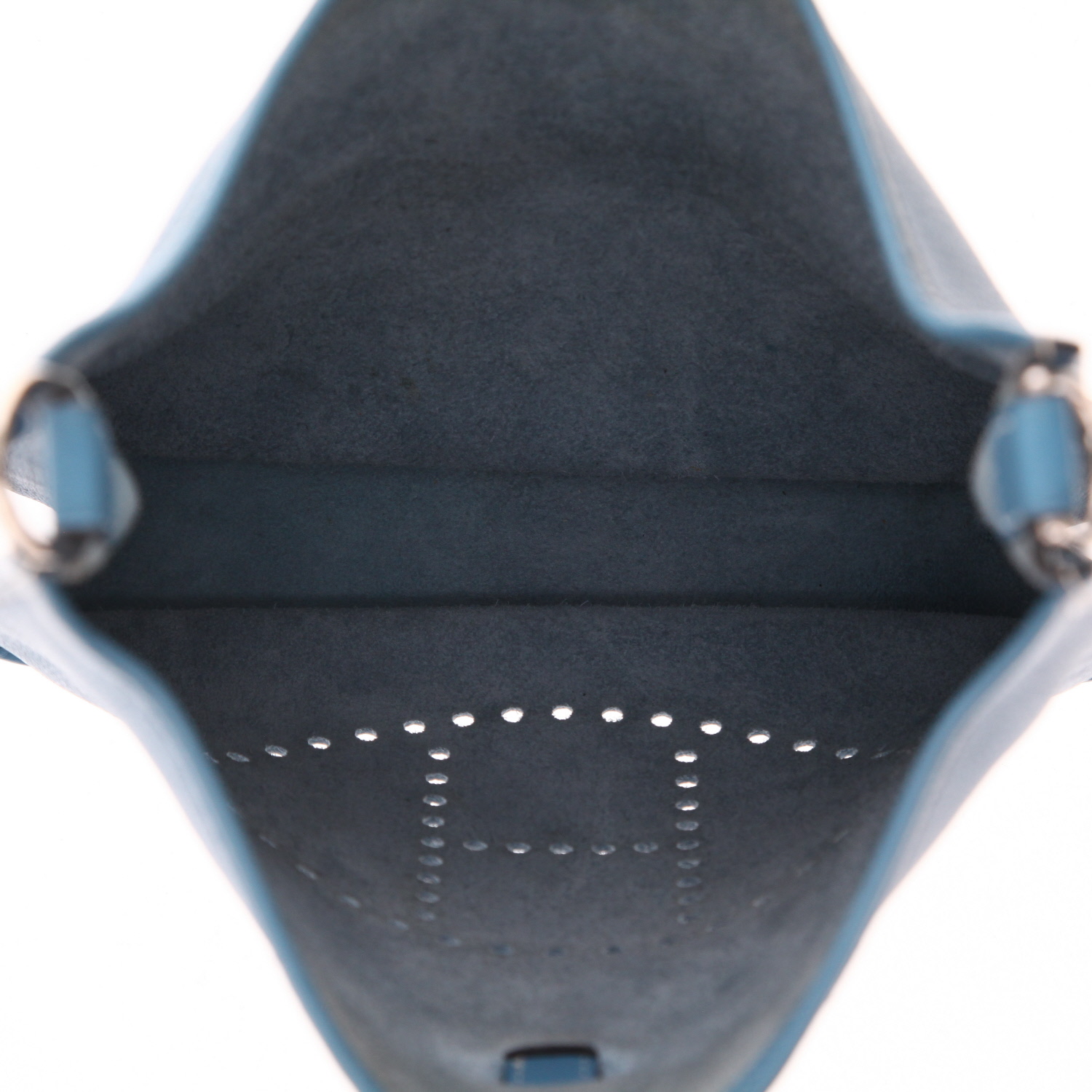 Sac bandoulière Hermès  Evelyne en cuir togo bleu-jean - Detail D3