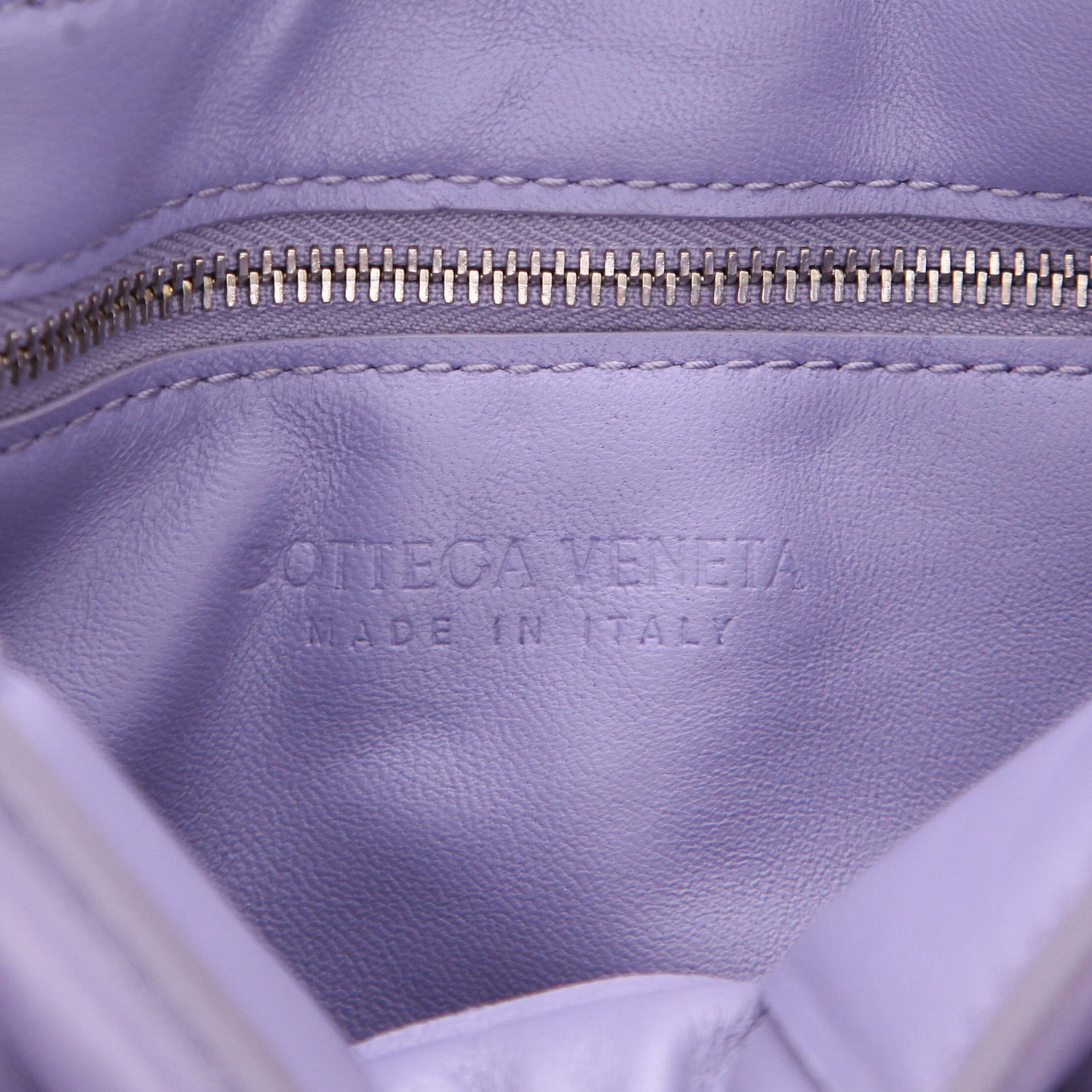 Bolso bandolera Bottega Veneta  Cassette en cuero intrecciato color lila - Detail D2