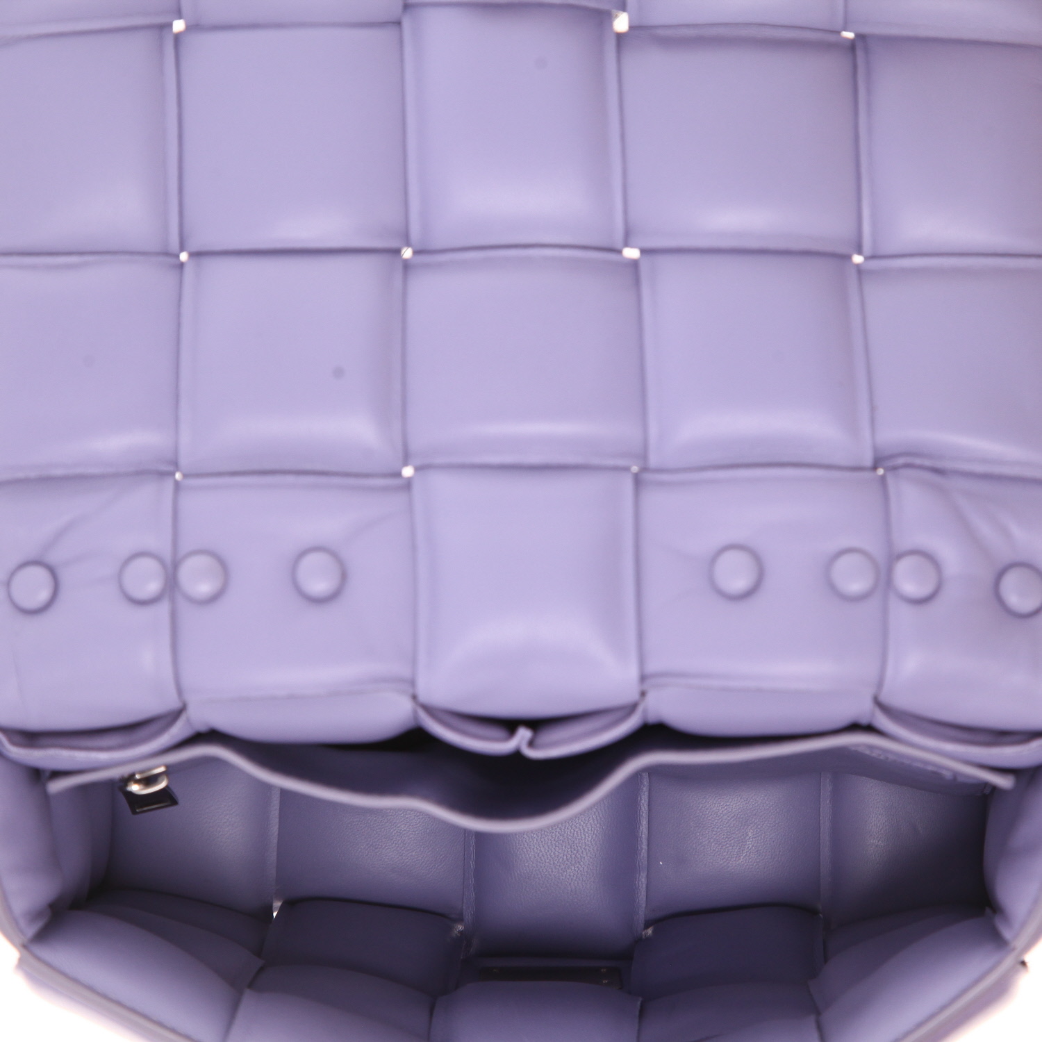 Bolso bandolera Bottega Veneta  Cassette en cuero intrecciato color lila - Detail D3