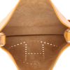 Sac bandoulière Hermès  Evelyne en cuir Ardenne gold - Detail D3 thumbnail