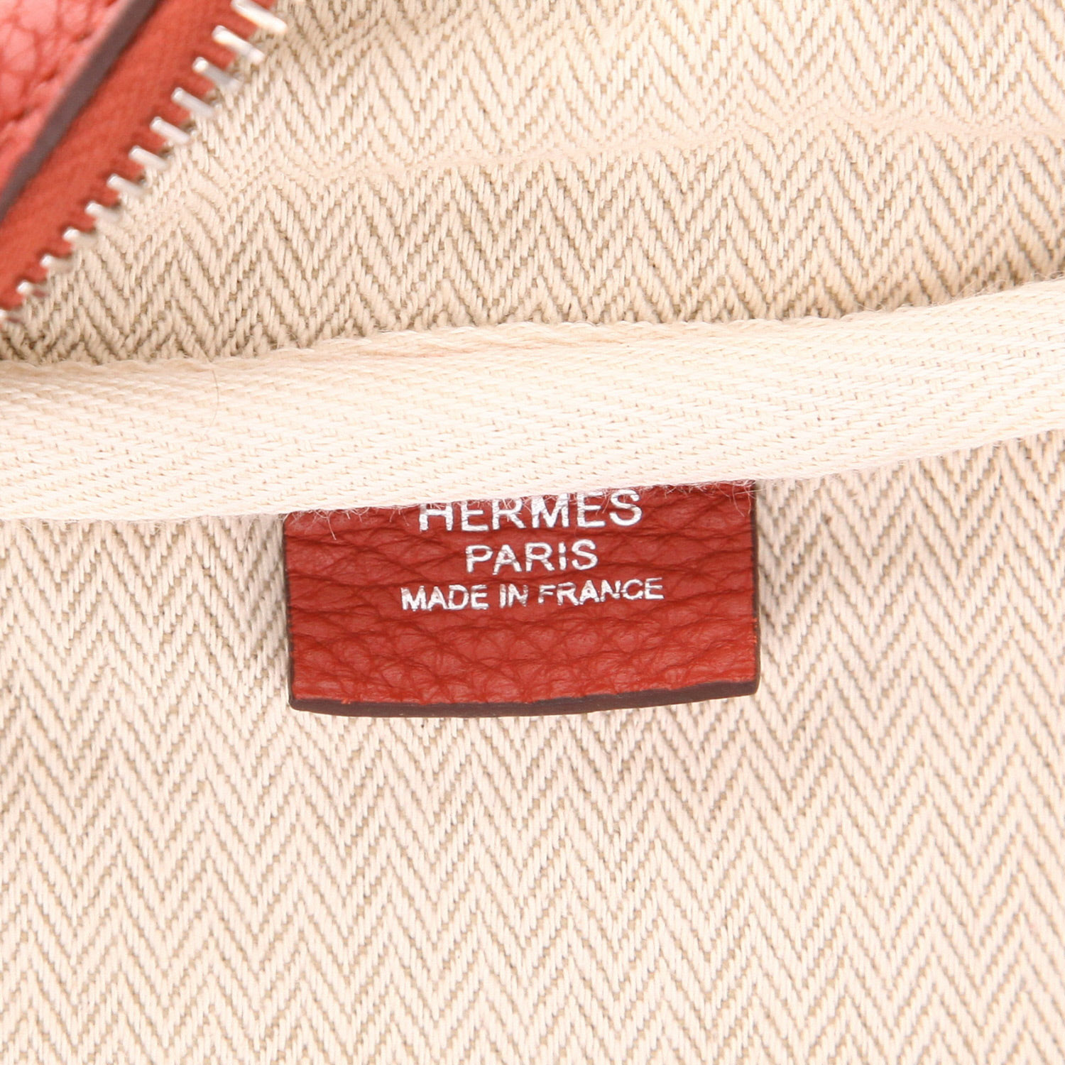 Bolso de mano Hermès  Victoria en cuero togo rojo - Detail D2