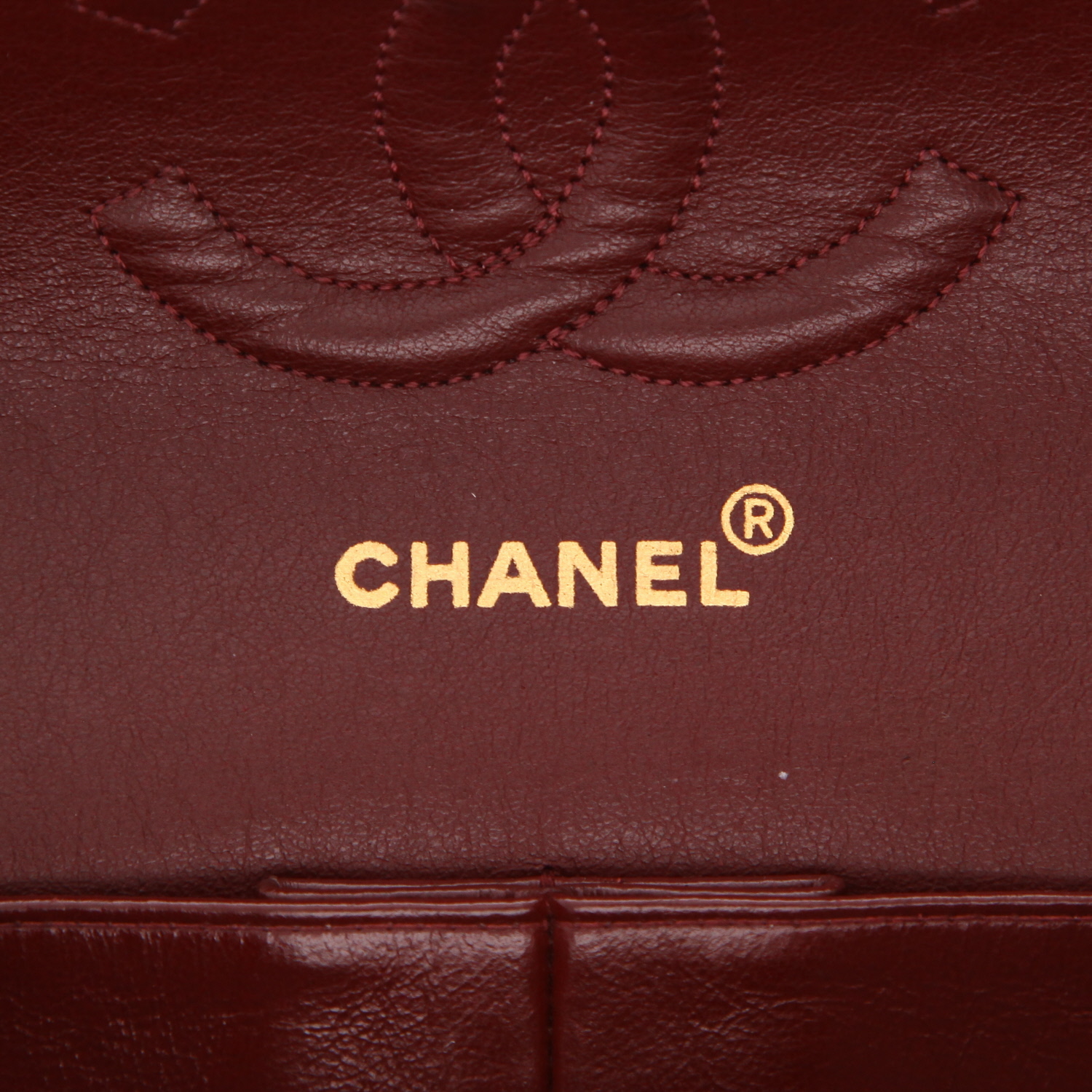 Bolso de mano Chanel  Timeless Classic en cuero acolchado negro - Detail D2