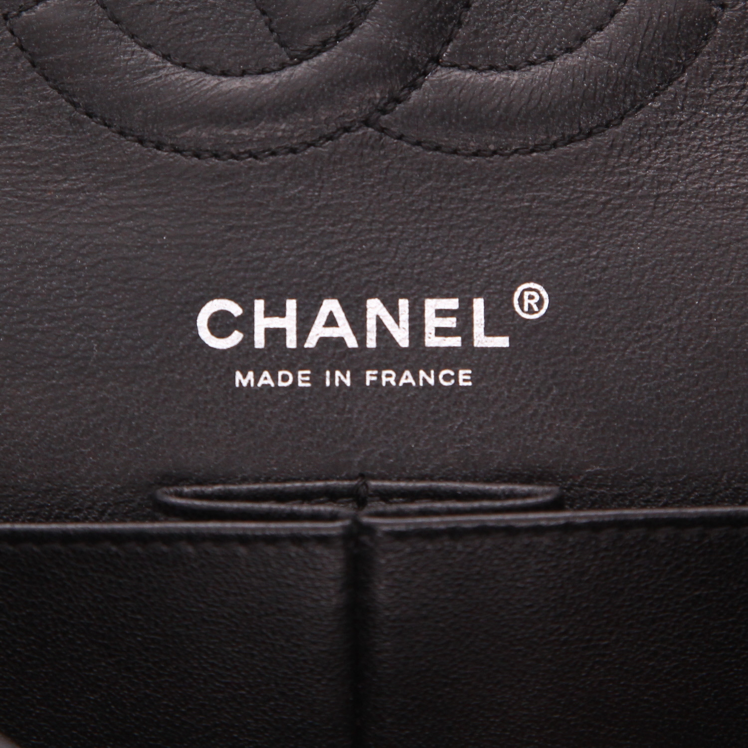 Chanel  Timeless Classic handbag  in black and white tweed - Detail D2