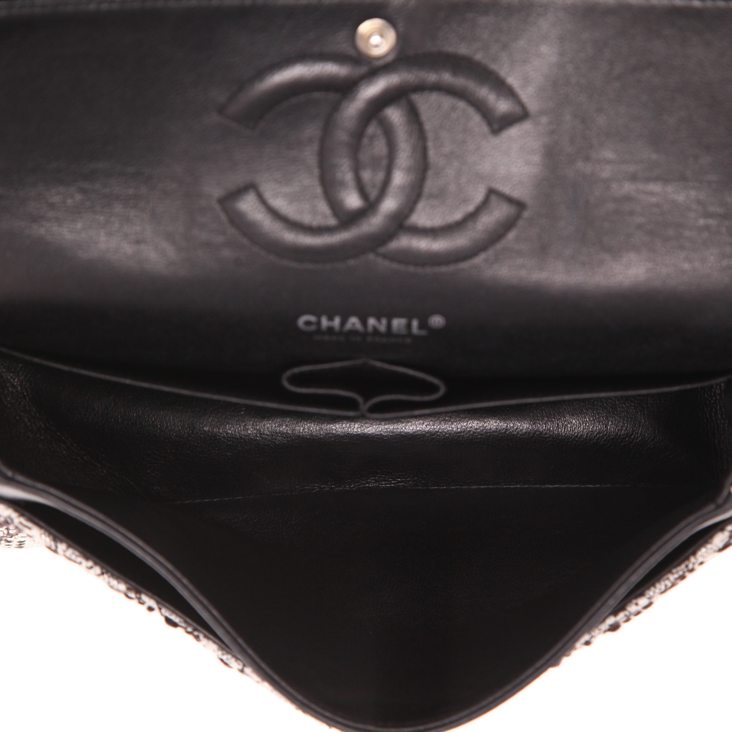 Chanel  Timeless Classic handbag  in black and white tweed - Detail D3