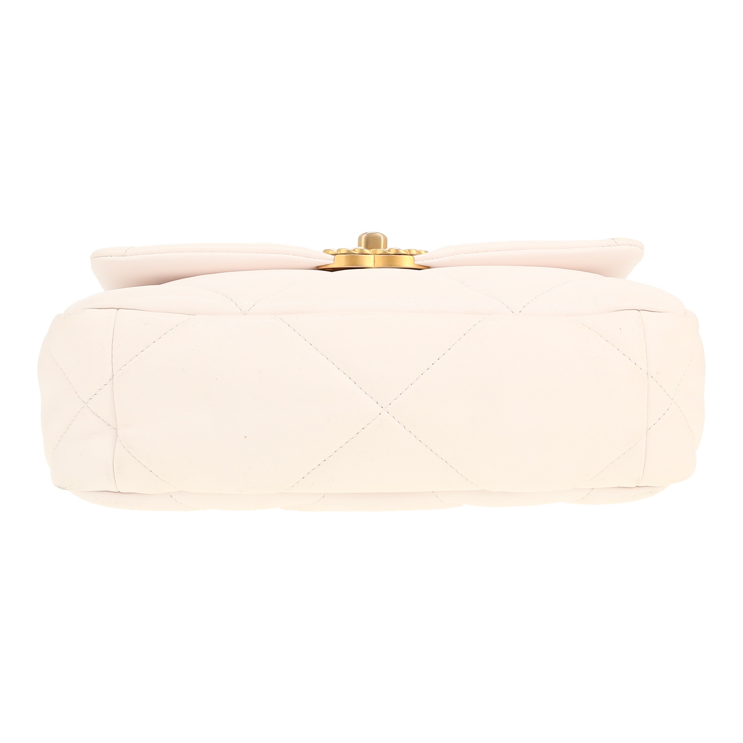 Chanel 19 shoulder bag in white quilted leather - Detail D1
