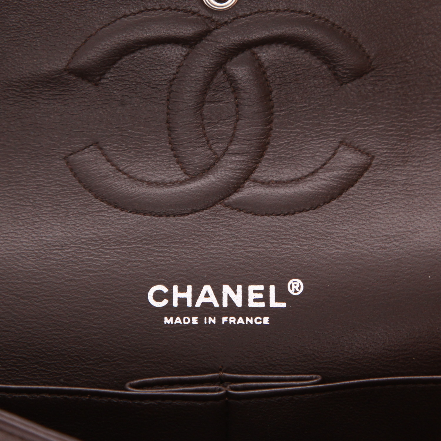 Chanel  Timeless Classic handbag  in brown quilted leather - Detail D2