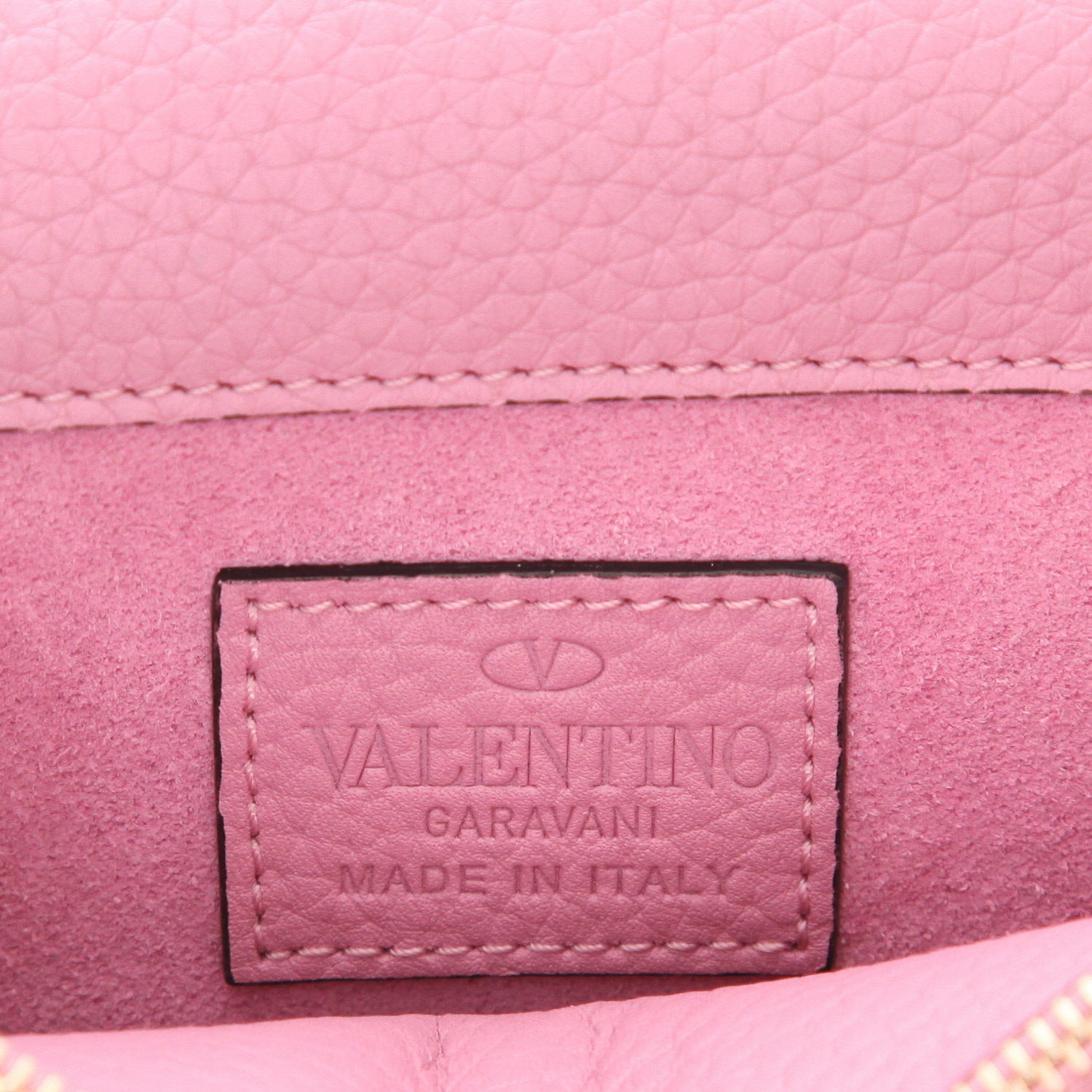 Valentino Garavani Rockstud shoulder bag in pink leather - Detail D2