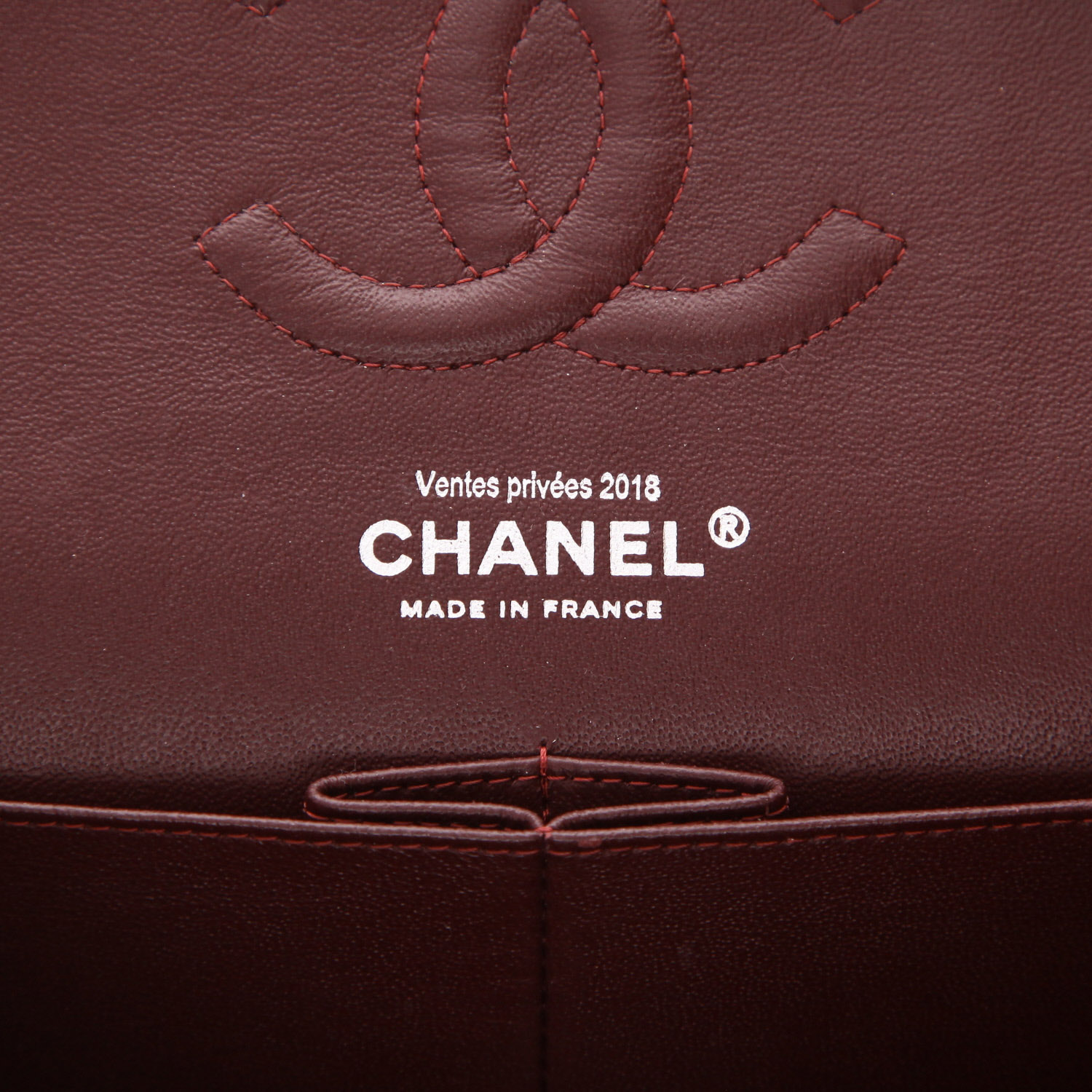 Bolso de mano Chanel  Timeless Classic en cuero acolchado negro - Detail D2