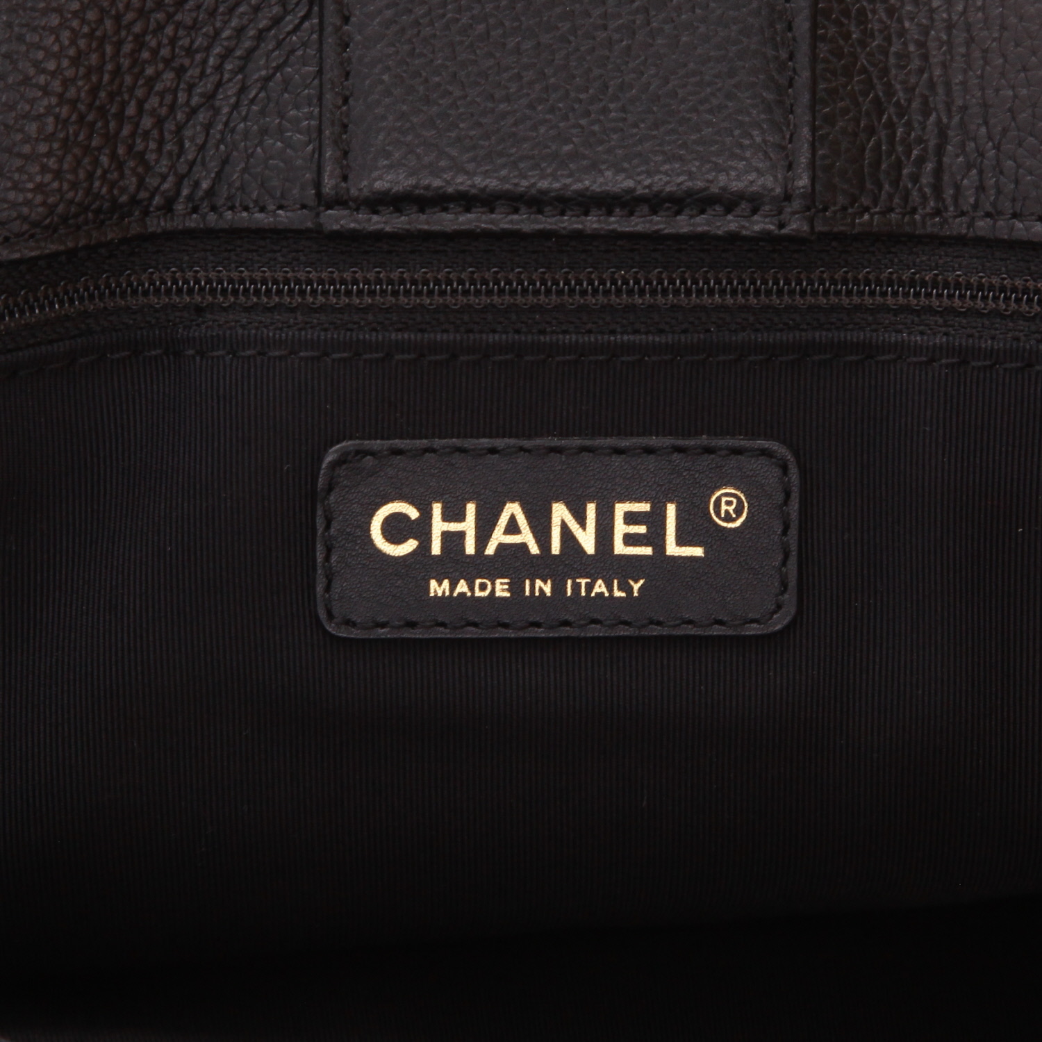 Sac à main Chanel Executive en cuir grainé noir - Detail D2