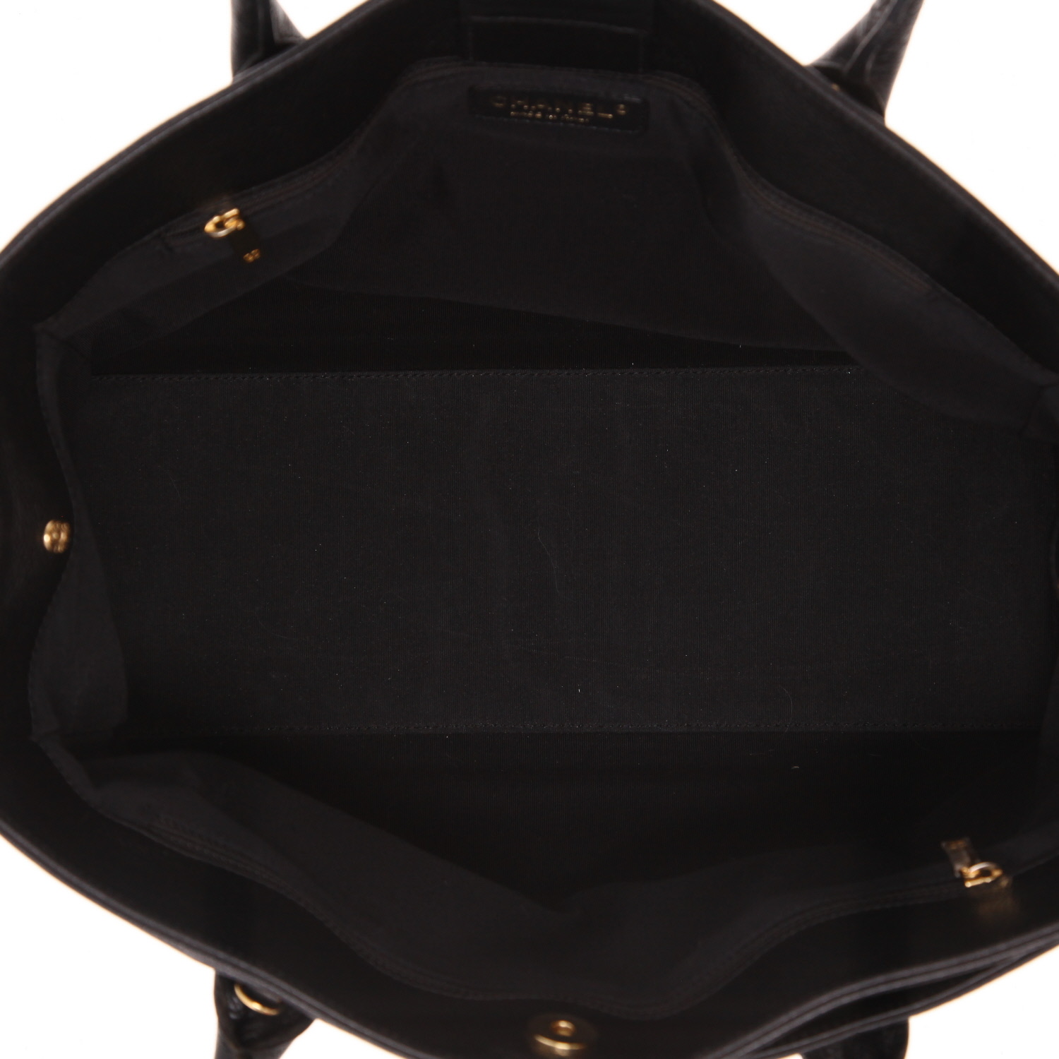 Sac à main Chanel Executive en cuir grainé noir - Detail D4
