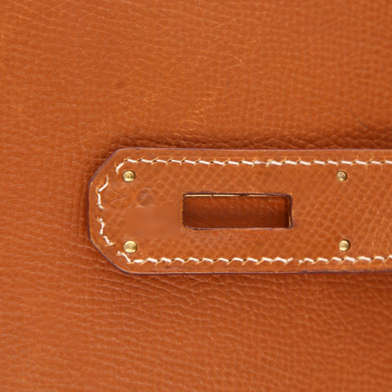 Hermès  Kelly 40 cm handbag  in gold Courchevel leather - Detail D4