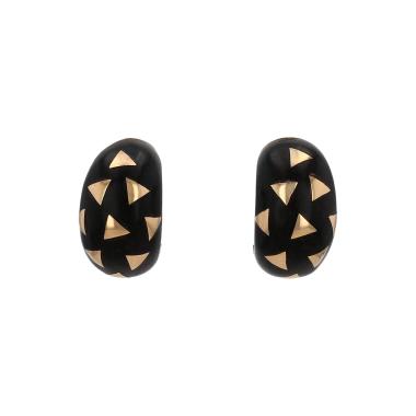 Van Cleef & Arpels  earrings for non pierced ears in yellow gold and ebony