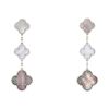 Paire de pendants d'oreilles Van Cleef 
Arpels Magic Alhambra en or blanc, nacre et calcédoine - 00pp thumbnail