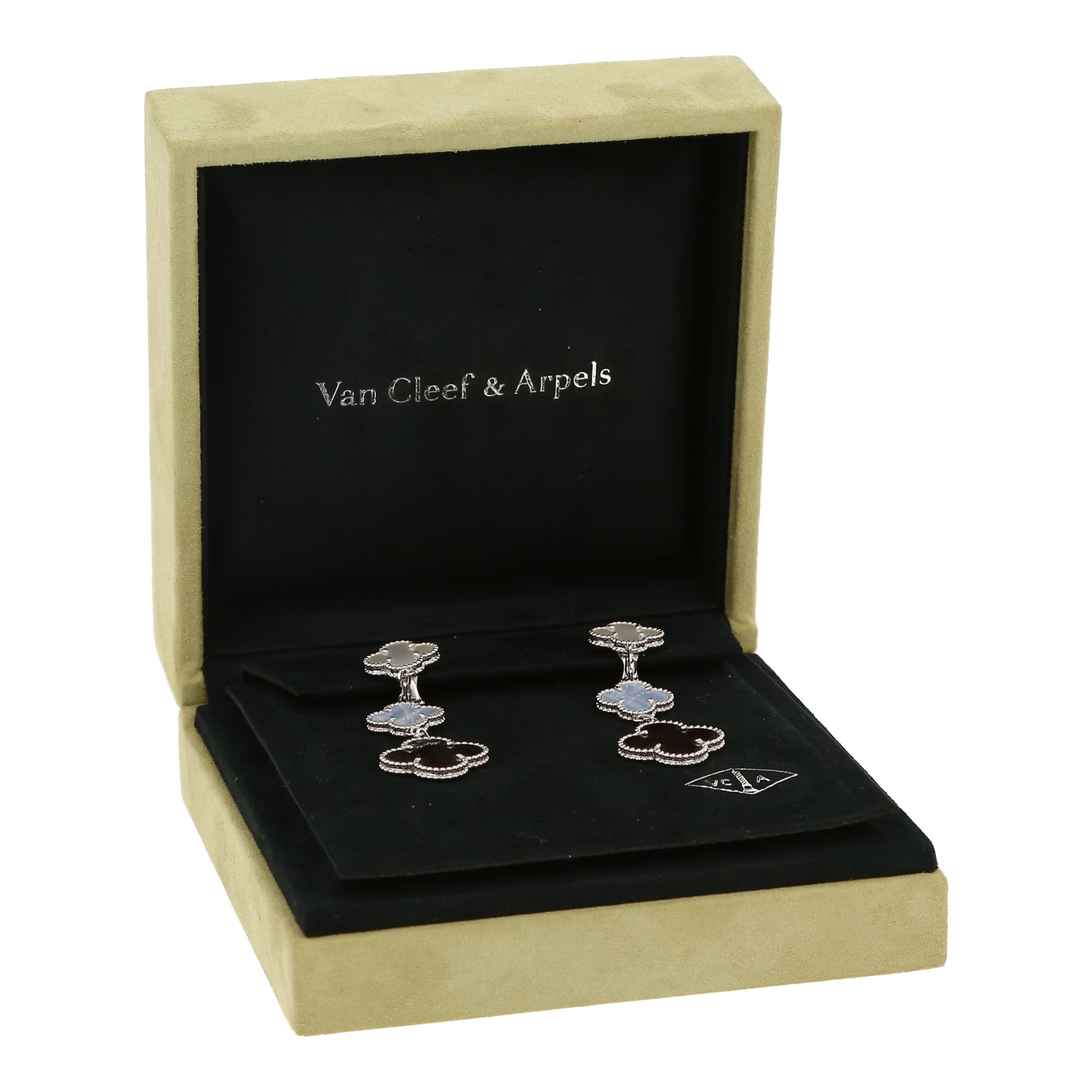 Van Cleef & Arpels Magic Alhambra pendants earrings in white gold, mother of pearl and chalcedony - Detail D2