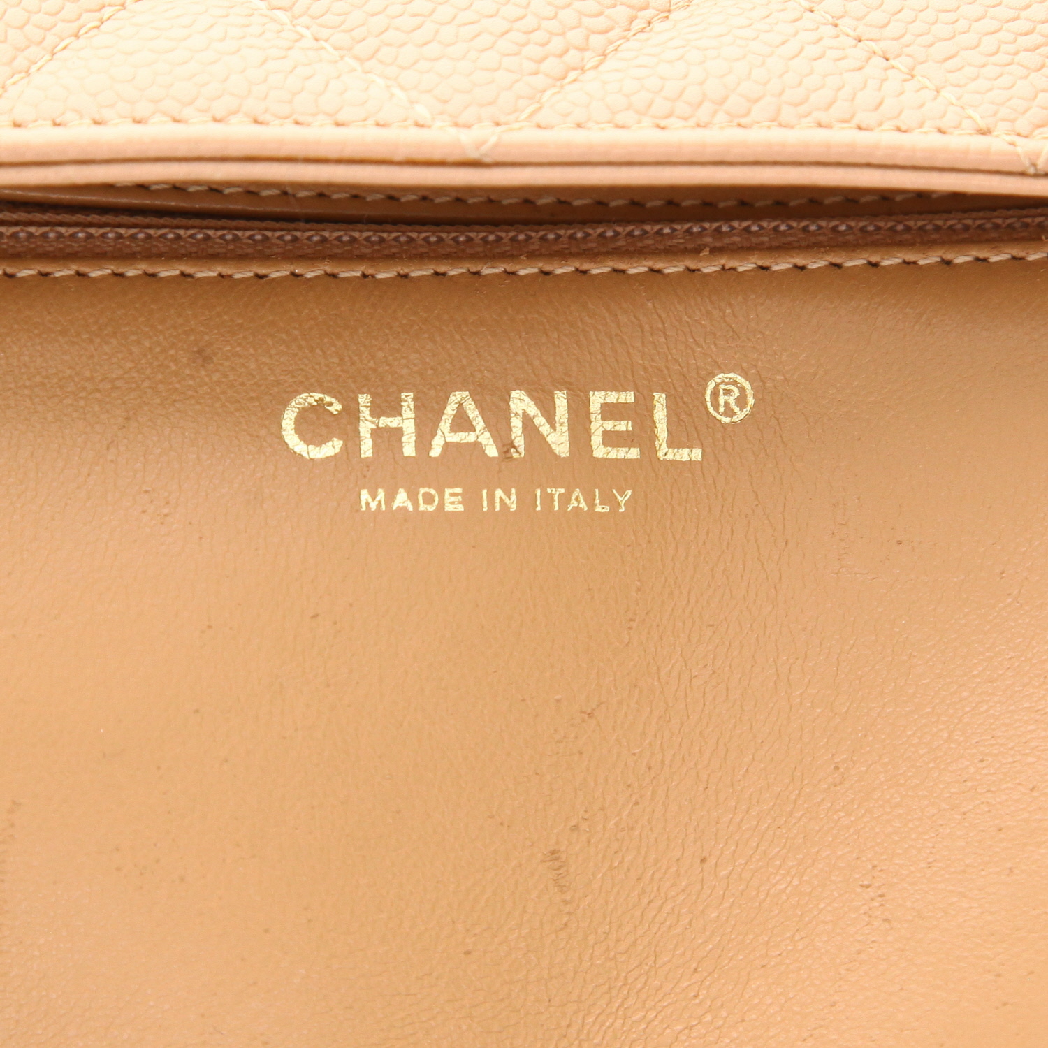 Chanel Medaillon handbag in beige quilted grained leather - Detail D2