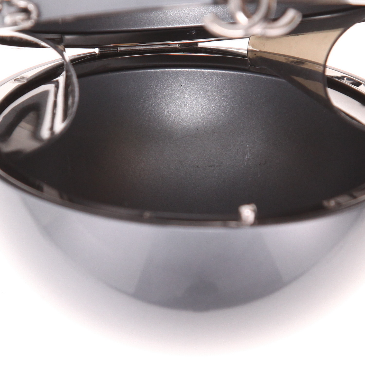 Borsettina da sera Chanel  Pearl in plexiglas grigio argentato - Detail D3