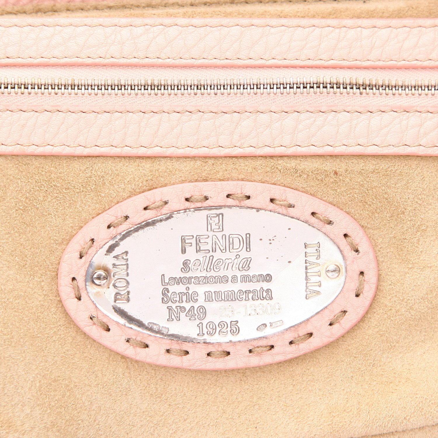 Sac à main Fendi Selleria en cuir grainé rose - Detail D2