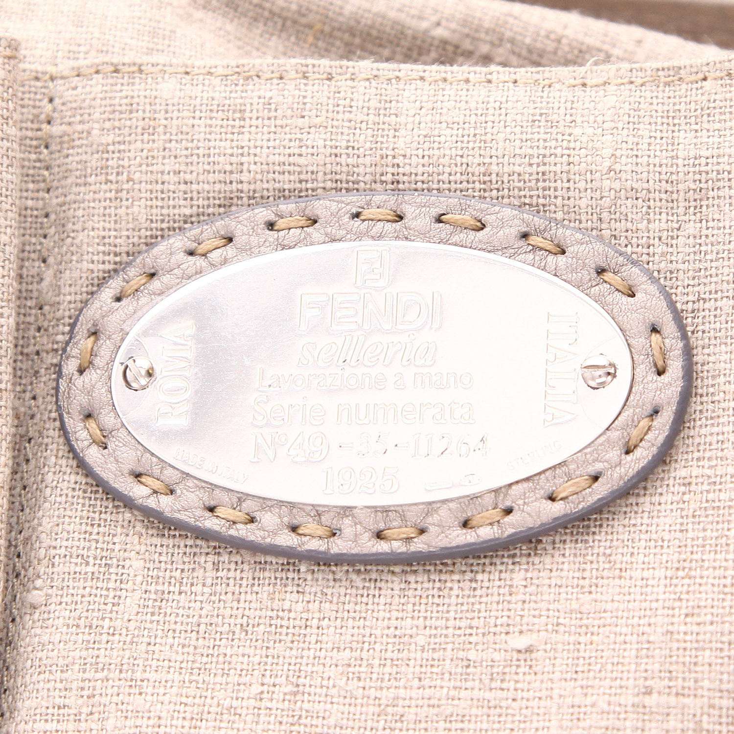Fendi handbag in silver grained leather - Detail D2
