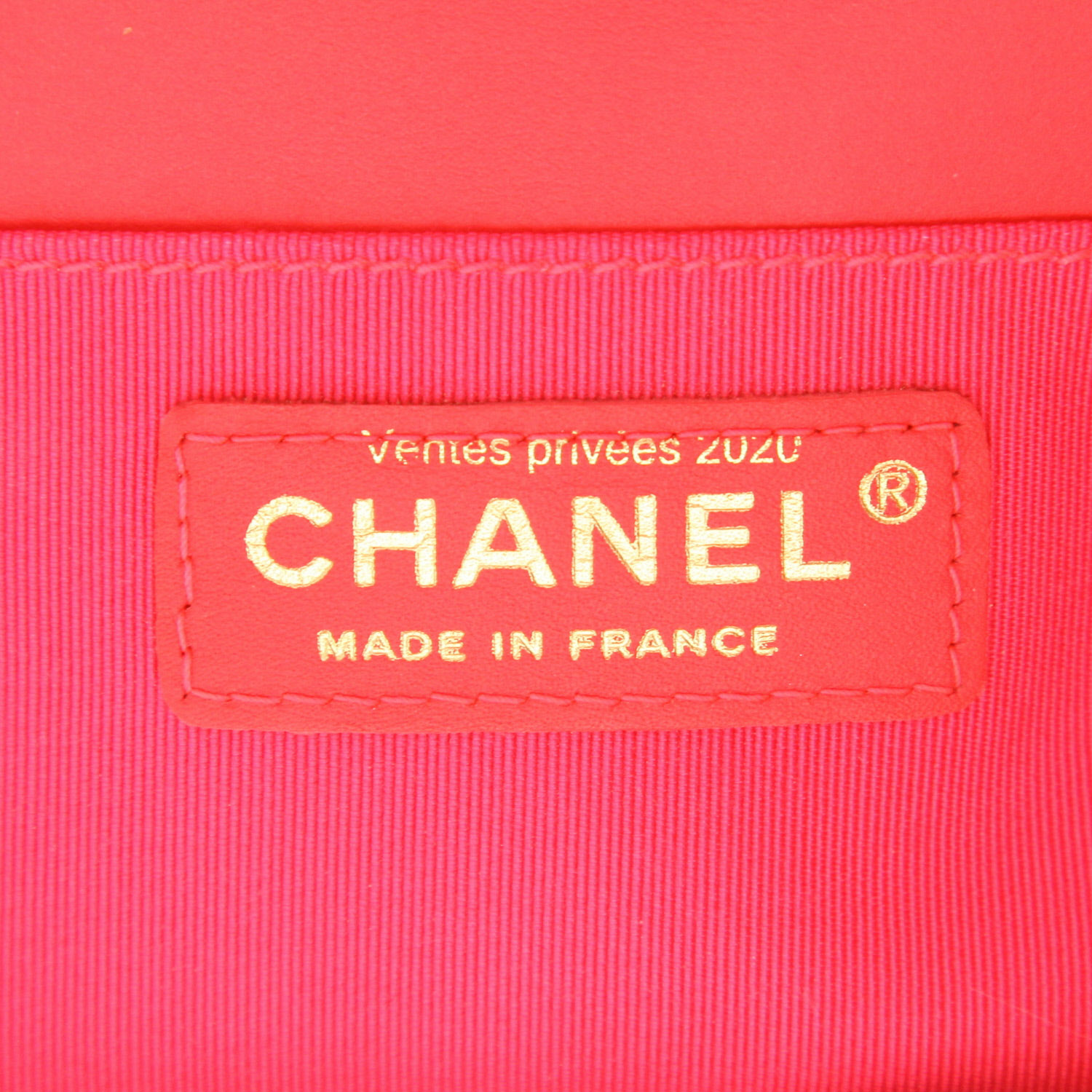 Chanel Boy small model shoulder bag in pink patent leather - Detail D2